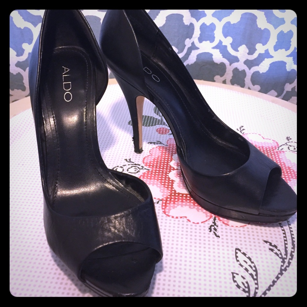 Aldo Black leather peep toe